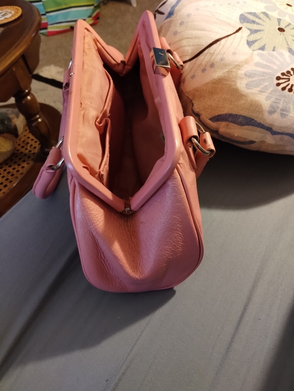 Ladies Wilson Pink Leather Purse - Picture 9 of 9